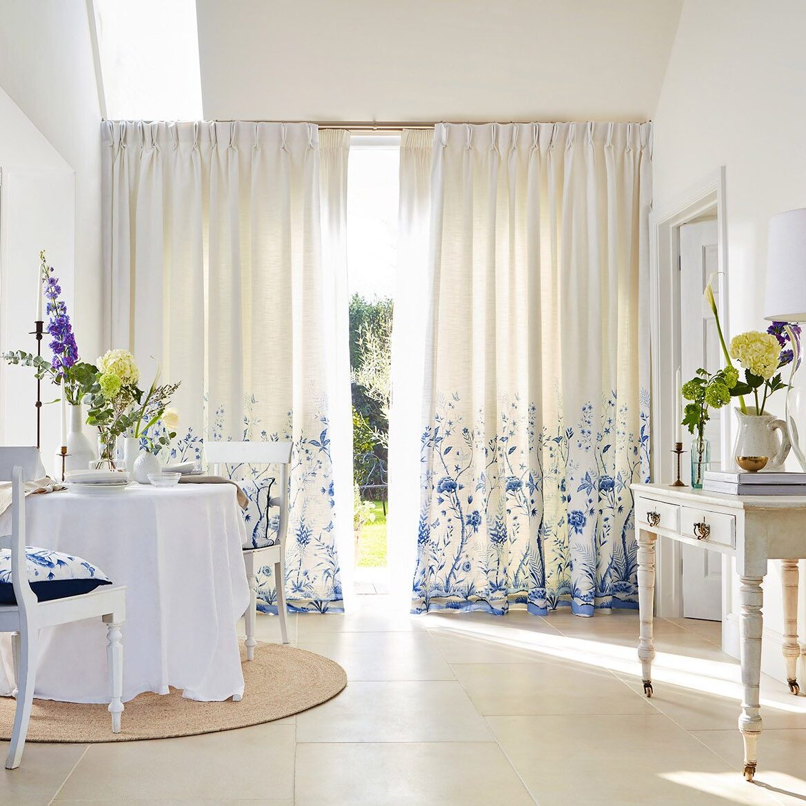 A Hampton's Style interior with white and blue decor