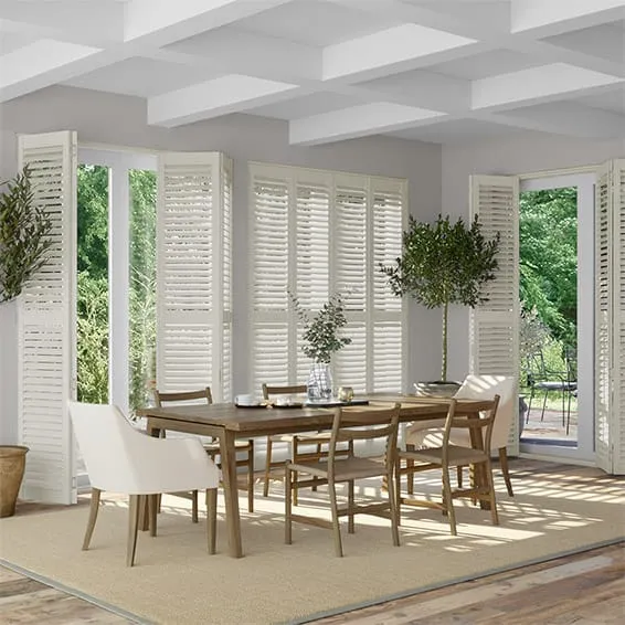 Plantation shutter